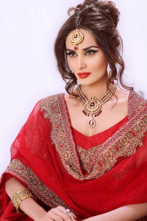 Mehreen-Syed-Best-Brilliant-Red-Bridal-Make-Over-Photoshoot-2012_6