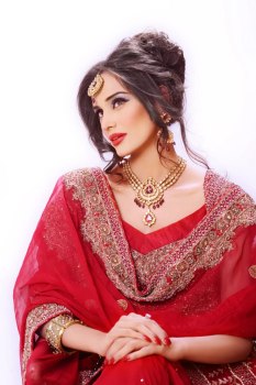 Mehreen-Syed-Latest-Brilliant-Red-Bridal-Make-Over-Photoshoot-2012_5